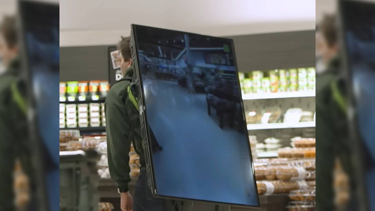 디지털 감시망 속에서 '투명인간' 되기: 2,000달러짜리 스크린이 던지는 질문